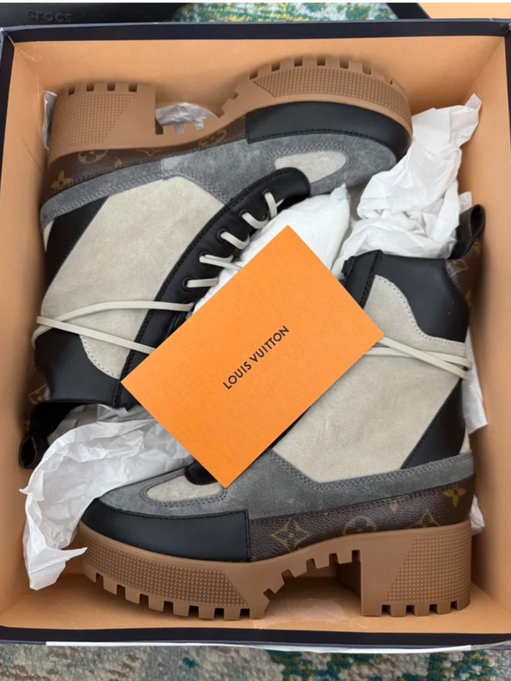 New Never Worn Louis Vuitton Laureate 37.5 - Picture 3 of 7